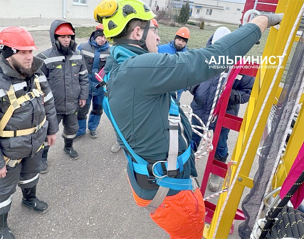 "Ильский НПЗ" установил УТП "АЛЬПИНИСТ" 3-1-4 для проведения обучения безопасным методам и приемам выполнения работ на высоте "Ильский НПЗ" установил УТП "АЛЬПИНИСТ" 3-1-4 для проведения обучения безопасным методам и приемам выполнения работ на высоте